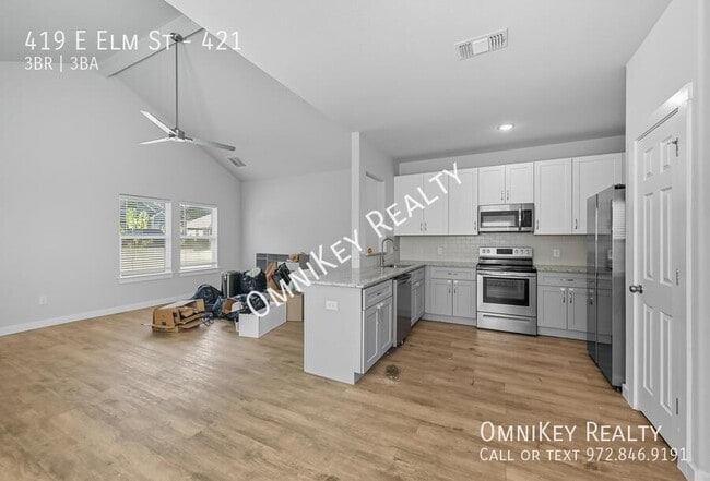 Building Photo - 419 E Elm St