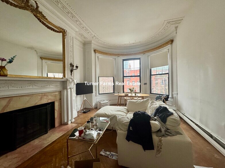Primary Photo - 472 Beacon St
