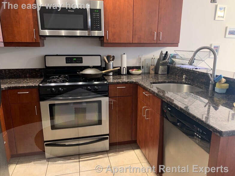 Building Photo - 157 Auburn St