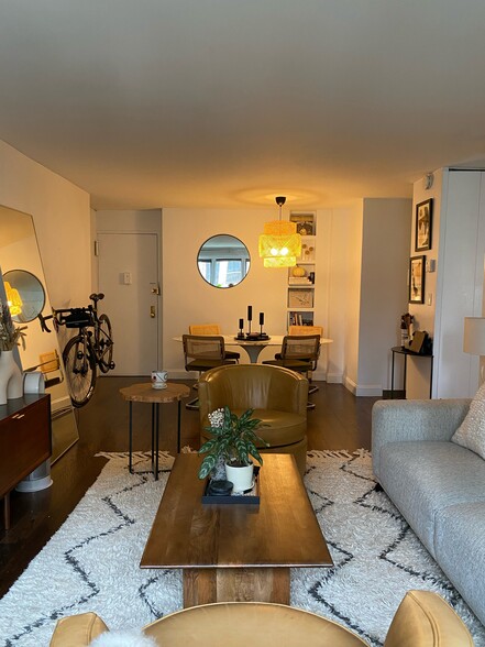 Building Photo - 77 E 12th St