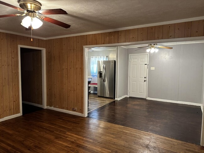 Building Photo - 906 Kingston Rd