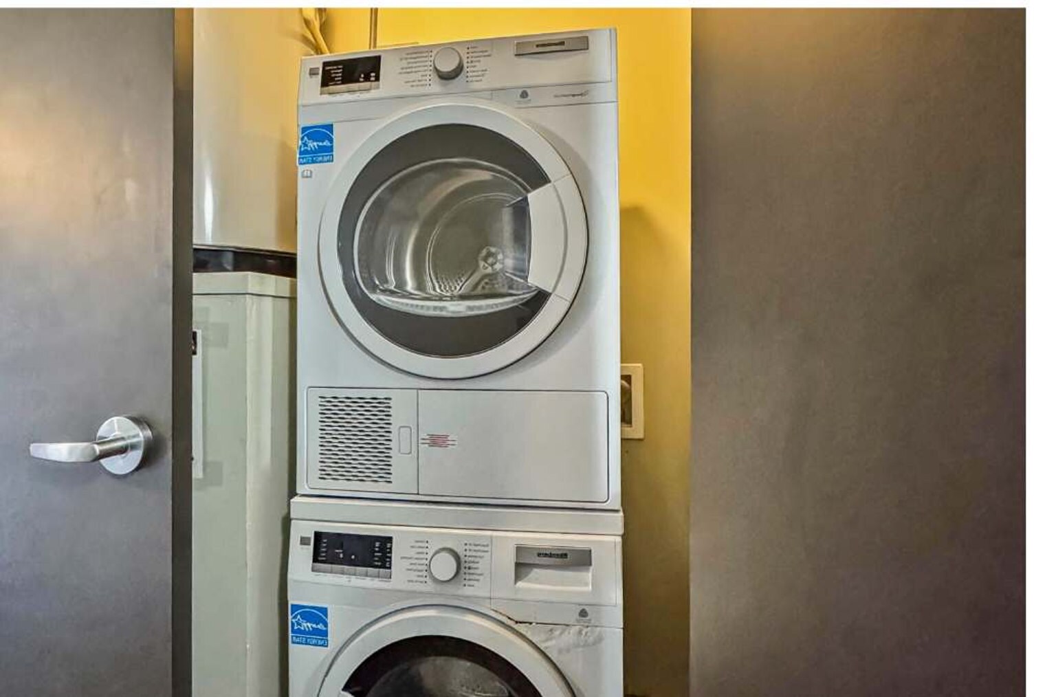 Building Photo - 555 Evergreen St