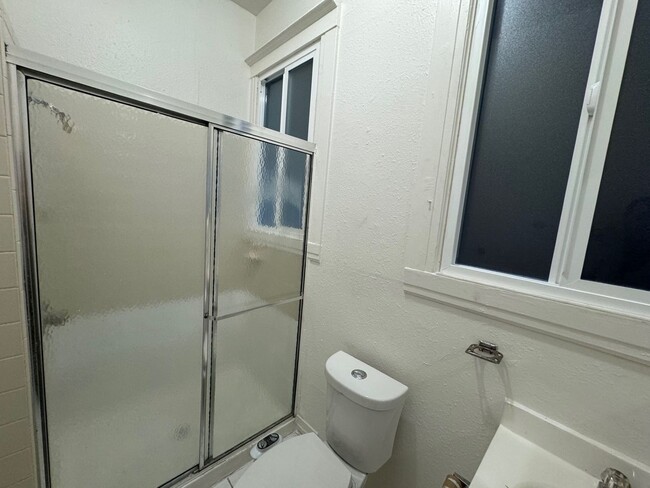 Building Photo - COZY 2 BEDROOM 1 BATH FOR RENT IN SAN FRAN...