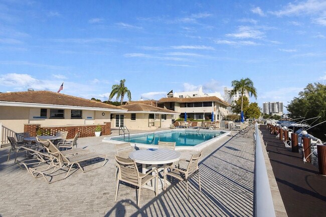 Building Photo - 2800 NE 14th Street Causeway