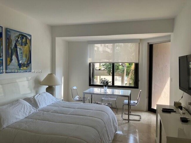 Building Photo - 20191 E Country Club Dr