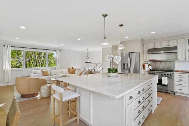 Building Photo - 6 Meadowbank Rd