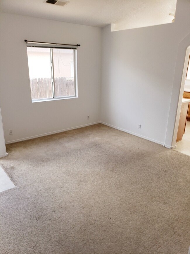 Building Photo - Great home in Enchanted Hills - 3 bed, 2 b...