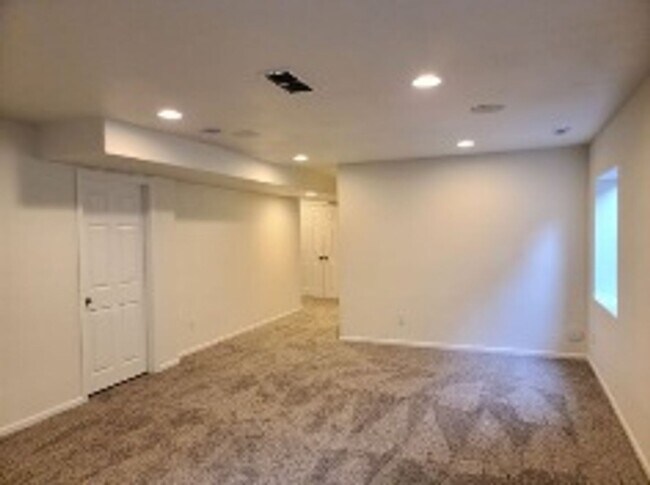 Building Photo - Beautiful 2-story home in D-49 available to move in on 05/01/2026! The owner allows 1 dog up to 7...