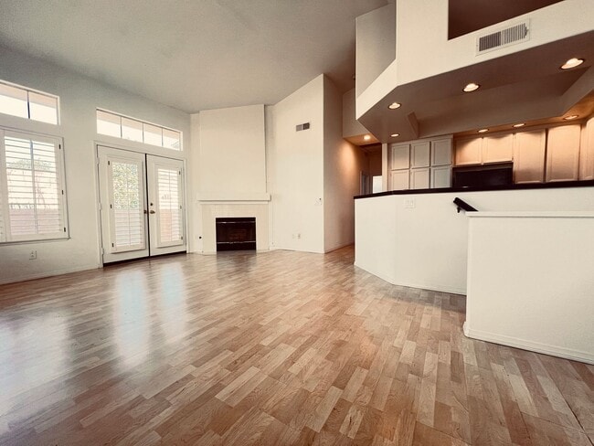 Building Photo - 2 Bedroom 2 Bathroom Condo in Carmel Mountain!