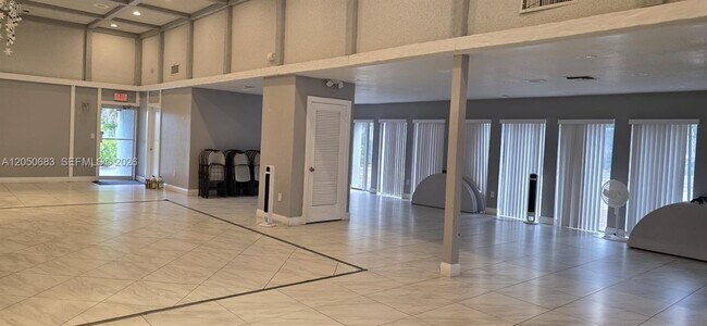 Building Photo - 7400 NW 85th Ct