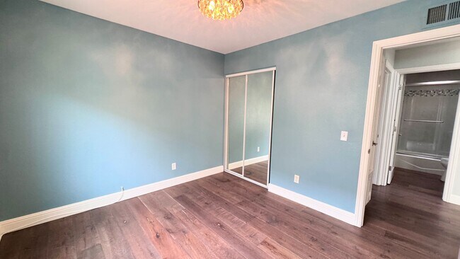 Building Photo - Upgraded 2 bedroom with bonus room