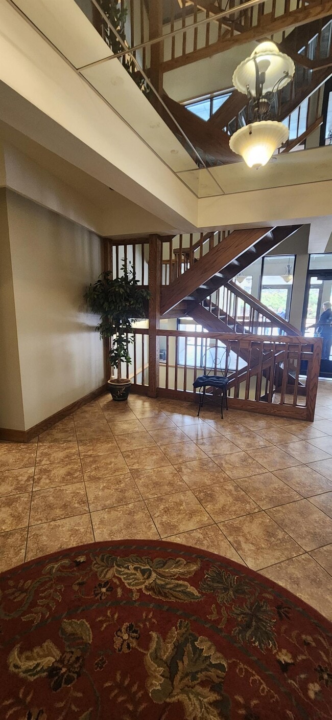 Building Photo - 3945 Fairway Hills Dr