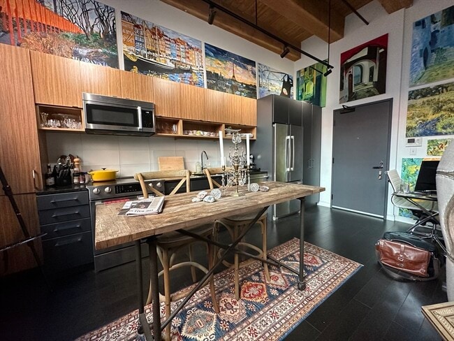 Building Photo - 319 A St