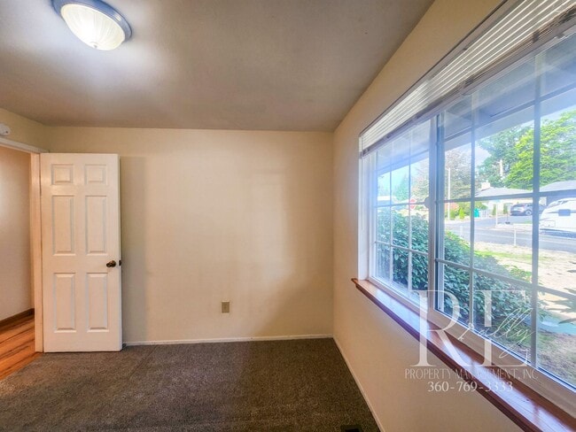 Building Photo - Spacious 4-Bedroom Rambler with Fenced Yar...