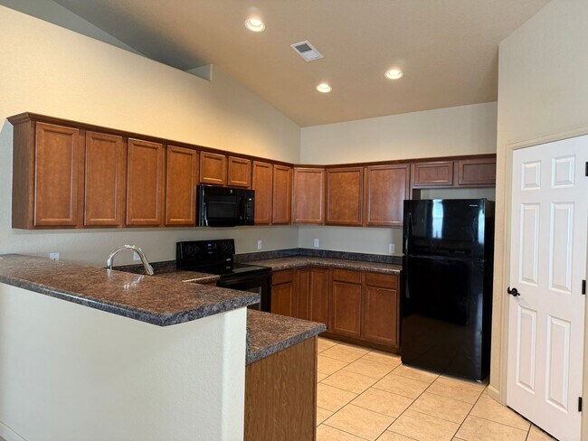Building Photo - Beautiful 4 bedroom, 2 bath, 3 car garage ...