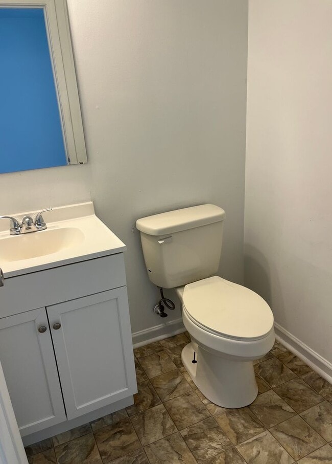 Building Photo - King George 3 Bedroom End Unit