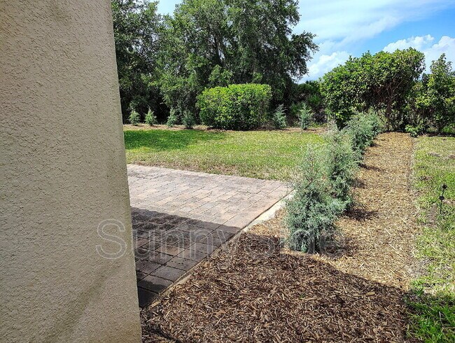 Building Photo - 1047 Oak Bluff Dr