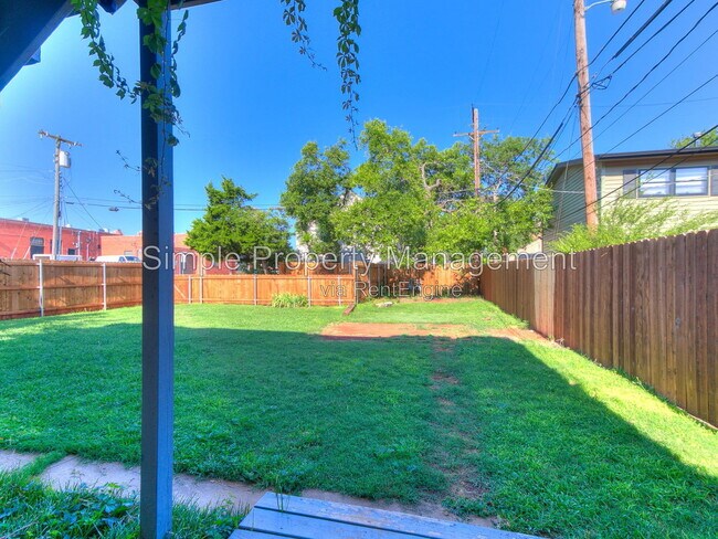 Building Photo - 3715 N Lee Ave