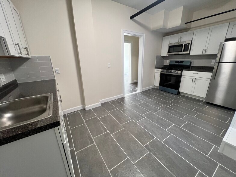 Building Photo - 132 Washington St