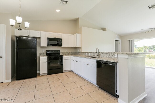 Building Photo - 104 Zona Ave N