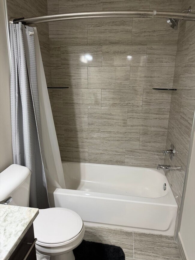 Building Photo - 13776 Grandeur Ave