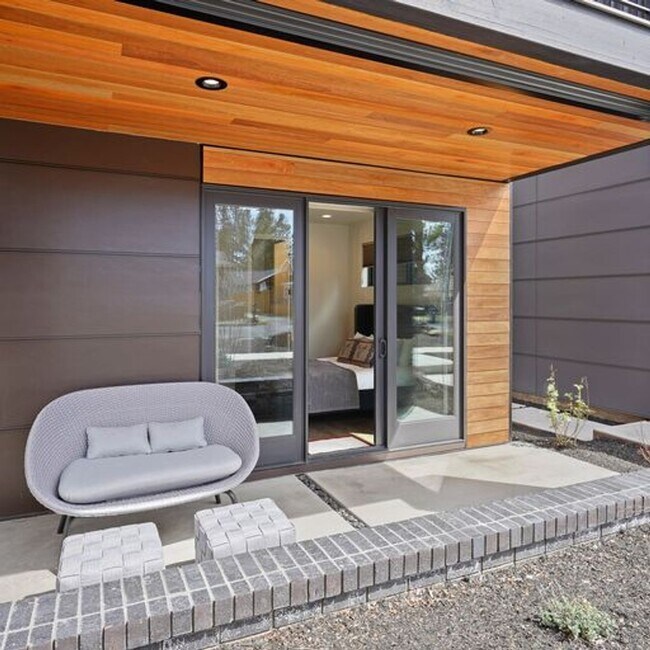 Building Photo - Modern Luxury and Prime Location: Fully Fu...