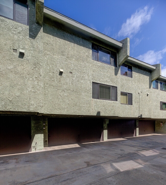 Building Photo - 1405 Goodman Ave