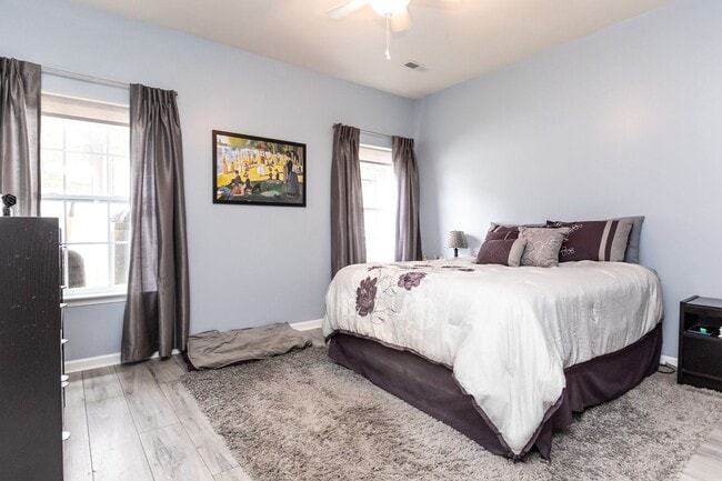 Building Photo - 3 Bedroom 2.5 Bath Townhouse in Grand Oaks...