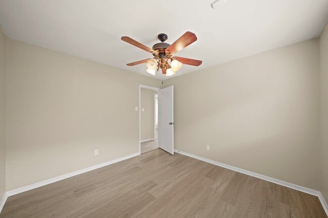Building Photo - 6355 Northland Dr