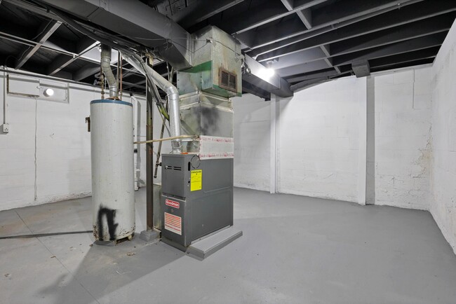 Building Photo - 256 Southard Dr