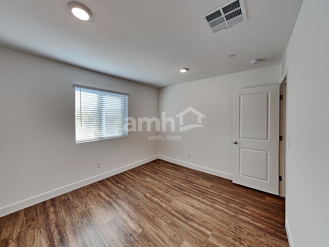 Building Photo - 3360 Blodwen St