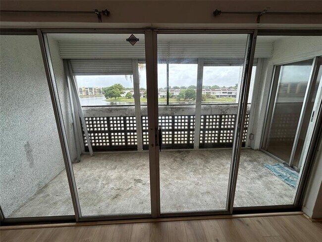 Building Photo - 3301 Spanish Moss Terrace