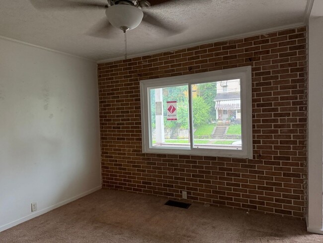Building Photo - 3 Bedroom 1 Bath House