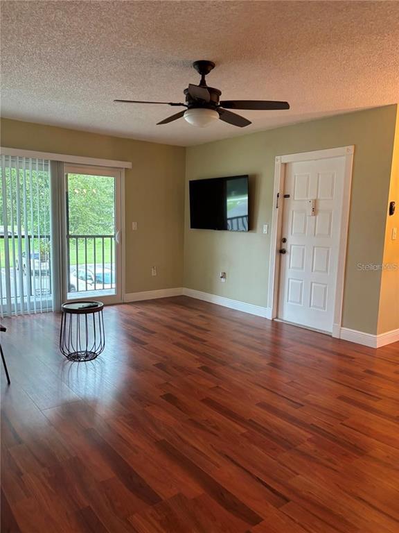 Building Photo - 1400 Pine Glen Ln