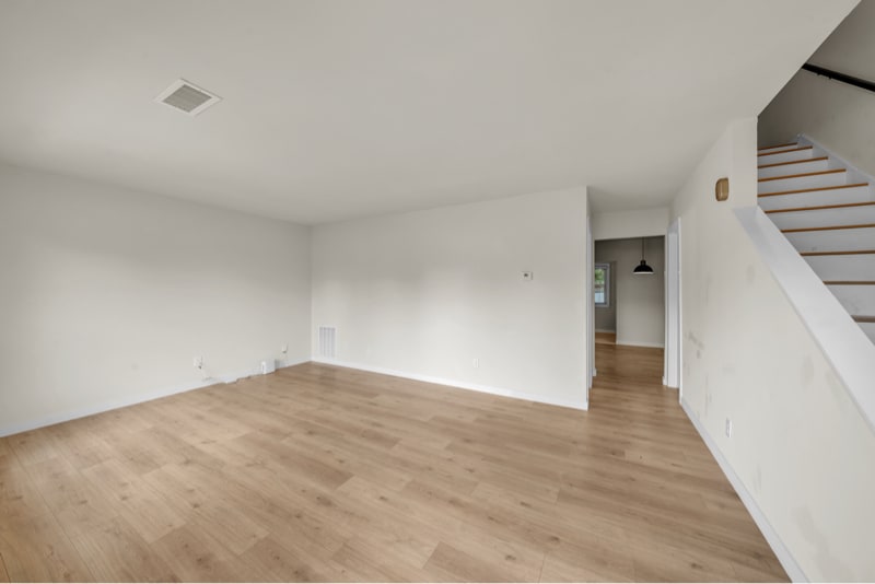 Building Photo - 610 Maplewood Dr