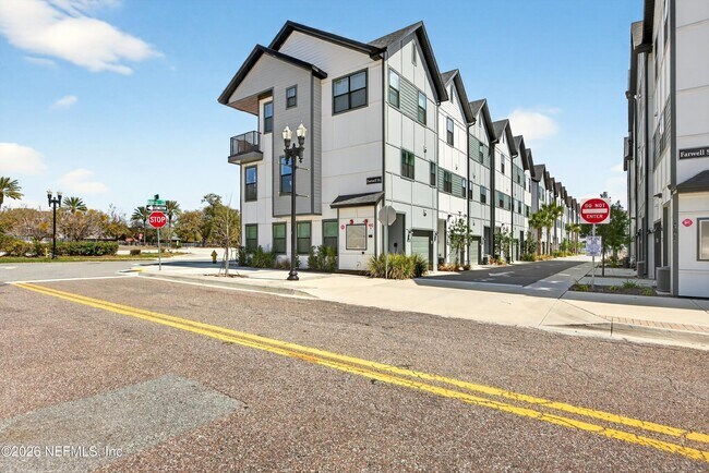 Building Photo - 1093 Farwell St