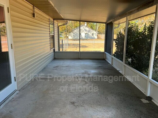 Building Photo - 112 Pecan Run