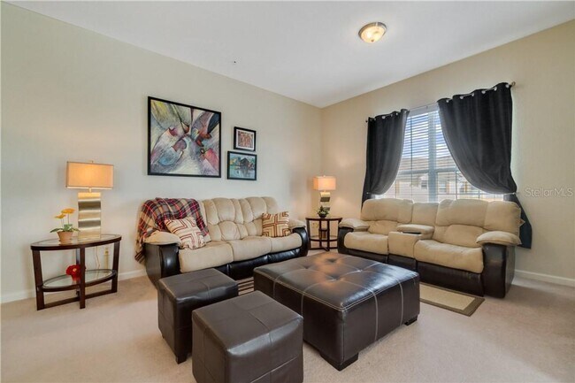 Building Photo - Beautiful WATERFRONT 3 bedrooms Condo located in MetroWest with ELEVATOR! Rare find!