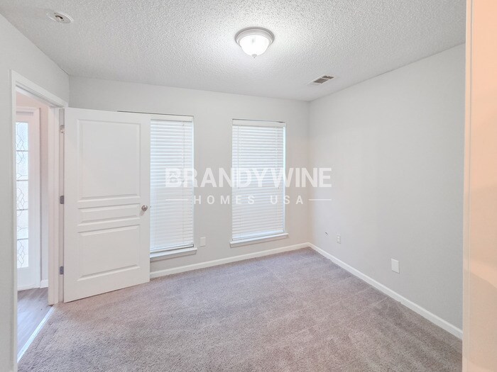 Building Photo - 153 Brasch Park Dr