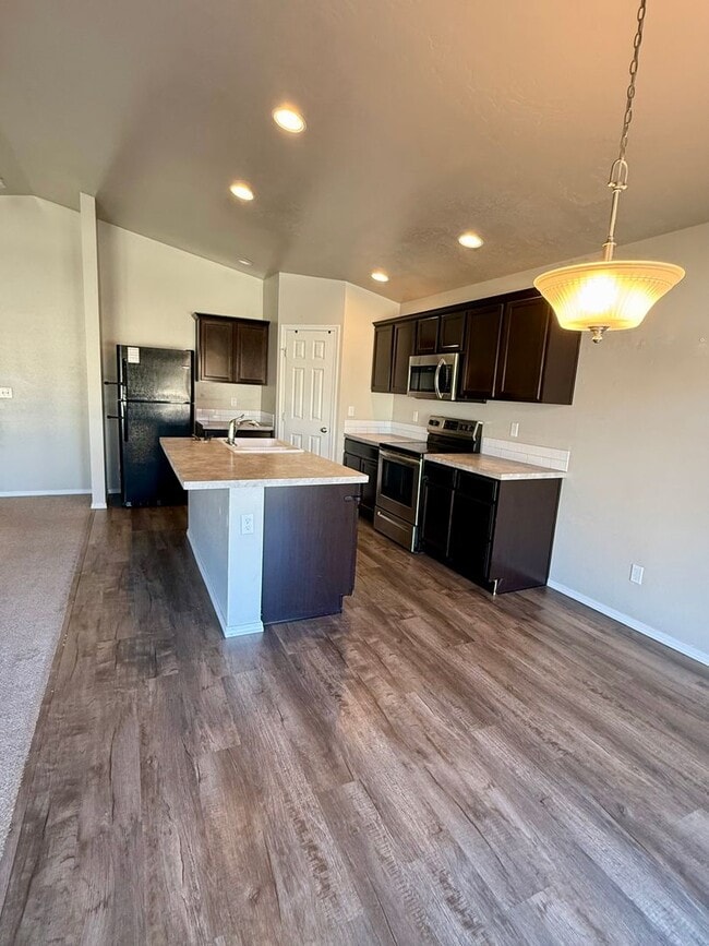 Building Photo - Great location, 3 bedroom two bath home for rent.