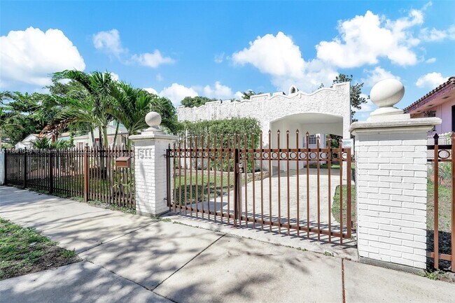Building Photo - 511 NW 44th St