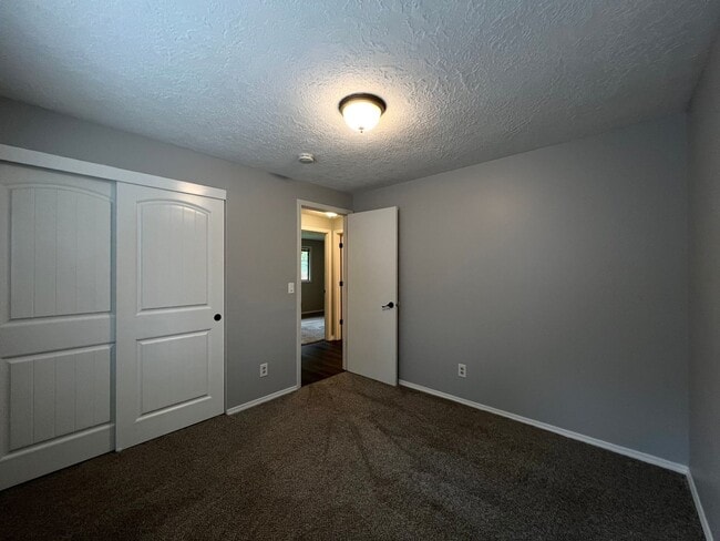 Building Photo - Charming 3-Bed, 2-Bath Retreat!