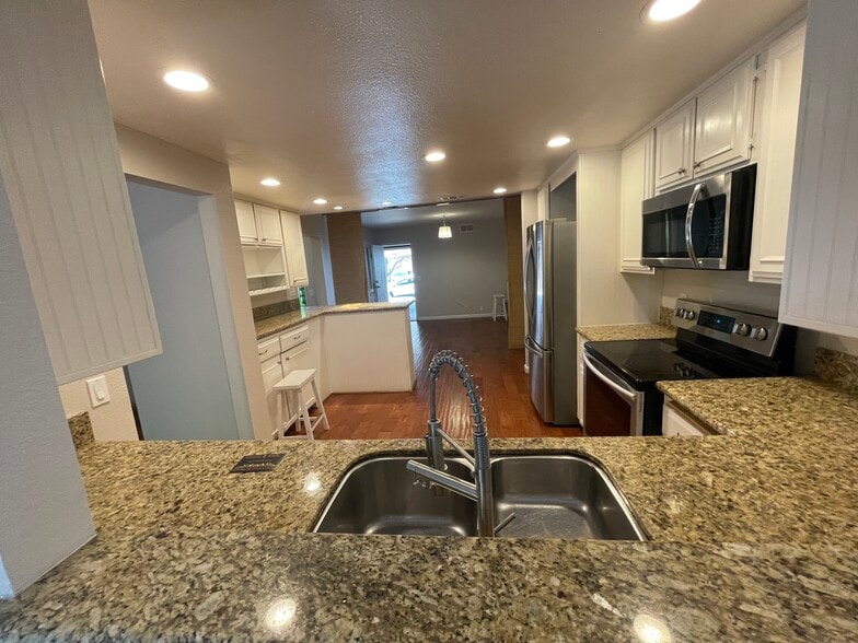 Building Photo - 6543 Paseo Adelante