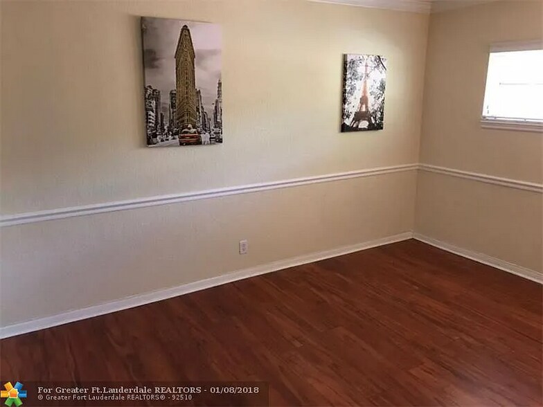 Building Photo - 770 SE 2nd Ave