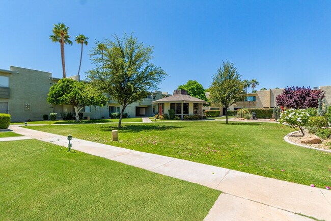 Building Photo - 4610 N 68th St