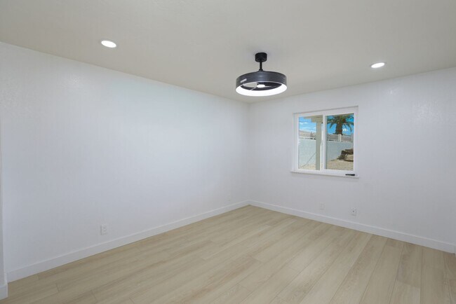 Building Photo - 3260 Silversmith Dr