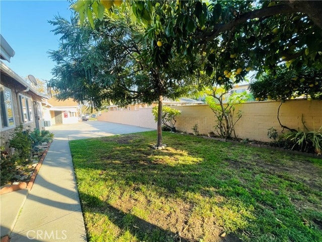 Building Photo - 731 S Almansor St