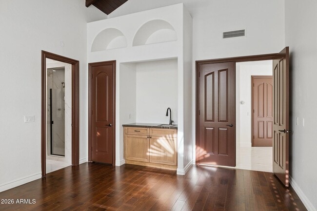 Building Photo - 8303 N 61st Pl