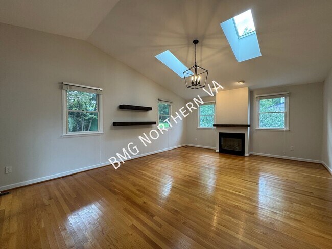 Building Photo - 1109 Hillcrest Dr SW