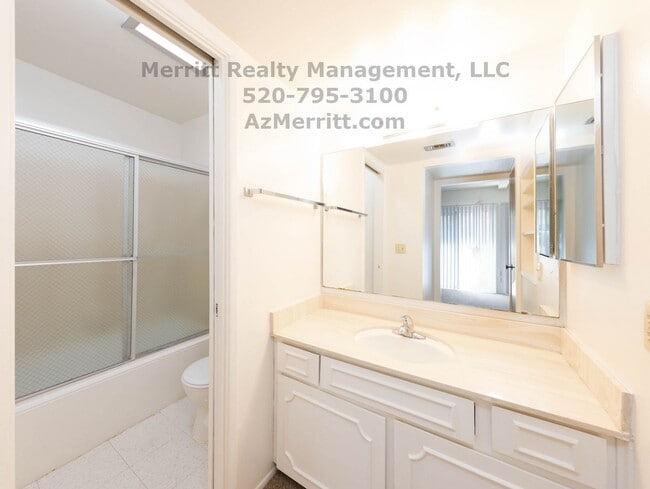 Building Photo - Spacious 2-Bedroom Townhome – Available Now!